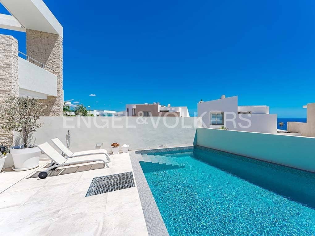 3 bedroom Villa for sale in Costa Adeje with pool garage - € 1,395,000 (Ref: 8354598)