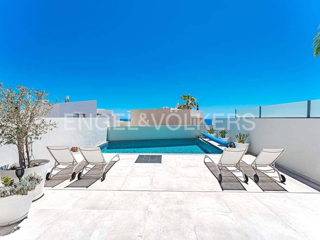 3 bedroom Villa for sale in Costa Adeje with pool garage - € 1,395,000 (Ref: 8354598)