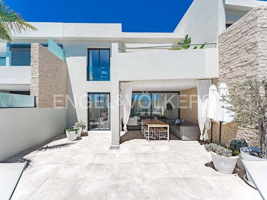 3 bedroom Villa for sale in Costa Adeje with pool garage - € 1,395,000 (Ref: 8354598)