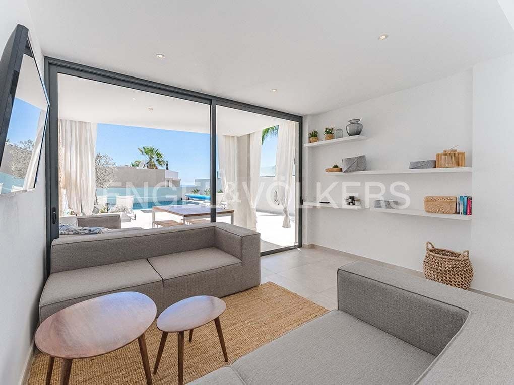 3 bedroom Villa for sale in Costa Adeje with pool garage - € 1,395,000 (Ref: 8354598)