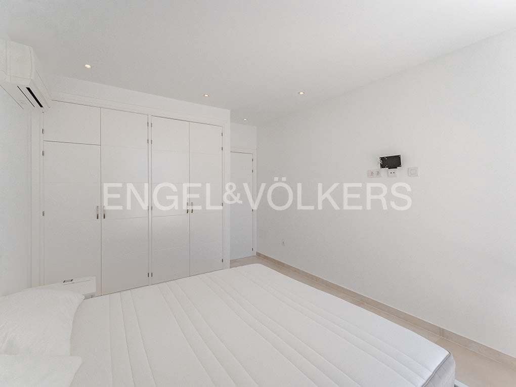 3 bedroom Villa for sale in Costa Adeje with pool garage - € 1,395,000 (Ref: 8354598)