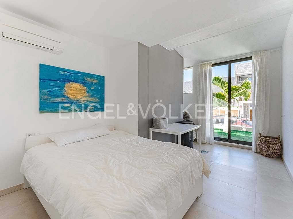 3 bedroom Villa for sale in Costa Adeje with pool garage - € 1,395,000 (Ref: 8354598)