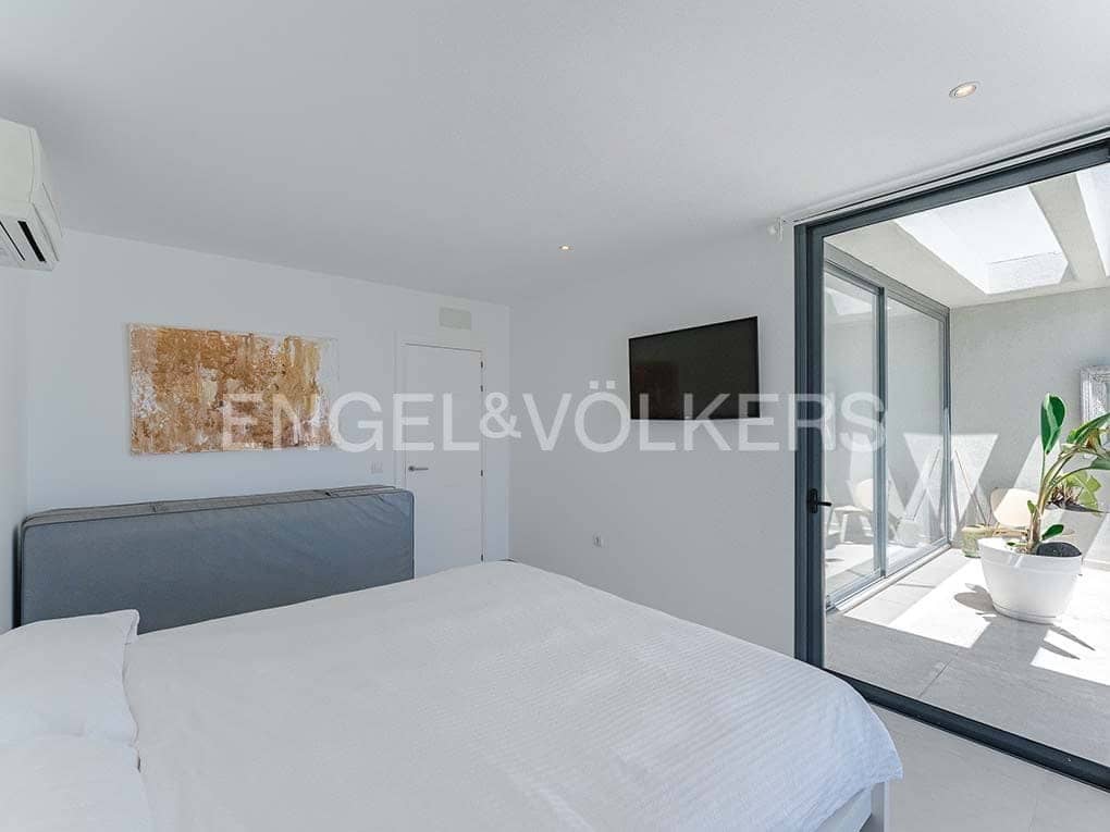 3 bedroom Villa for sale in Costa Adeje with pool garage - € 1,395,000 (Ref: 8354598)