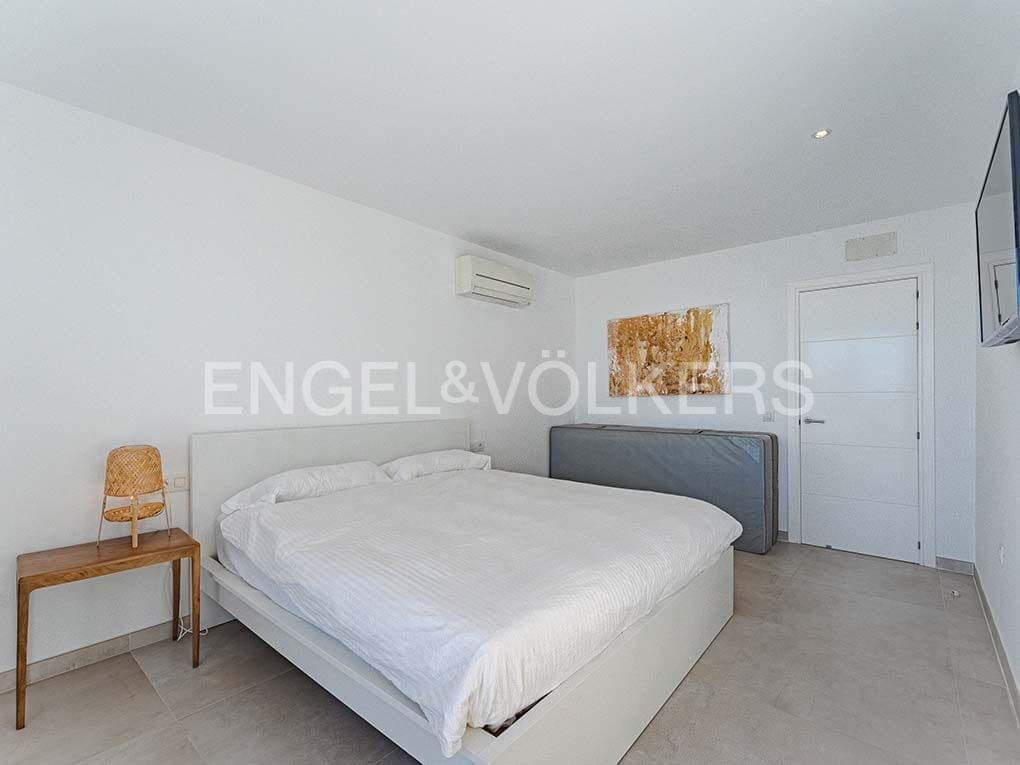 3 bedroom Villa for sale in Costa Adeje with pool garage - € 1,395,000 (Ref: 8354598)