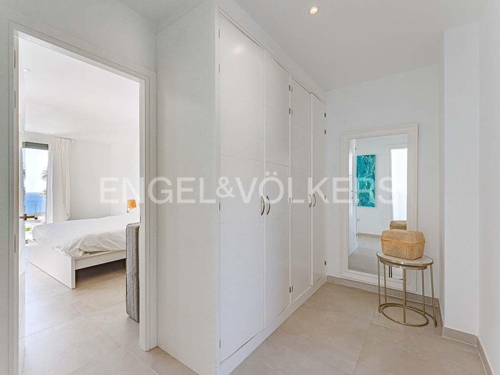 3 bedroom Villa for sale in Costa Adeje with pool garage - € 1,395,000 (Ref: 8354598)