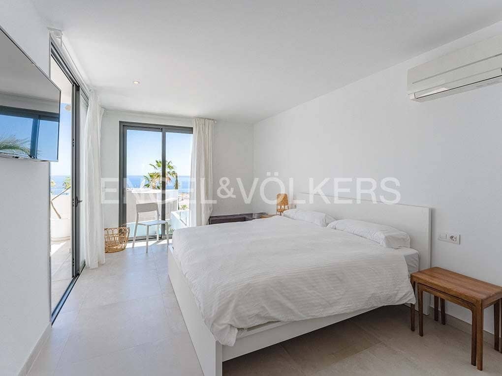 3 bedroom Villa for sale in Costa Adeje with pool garage - € 1,395,000 (Ref: 8354598)