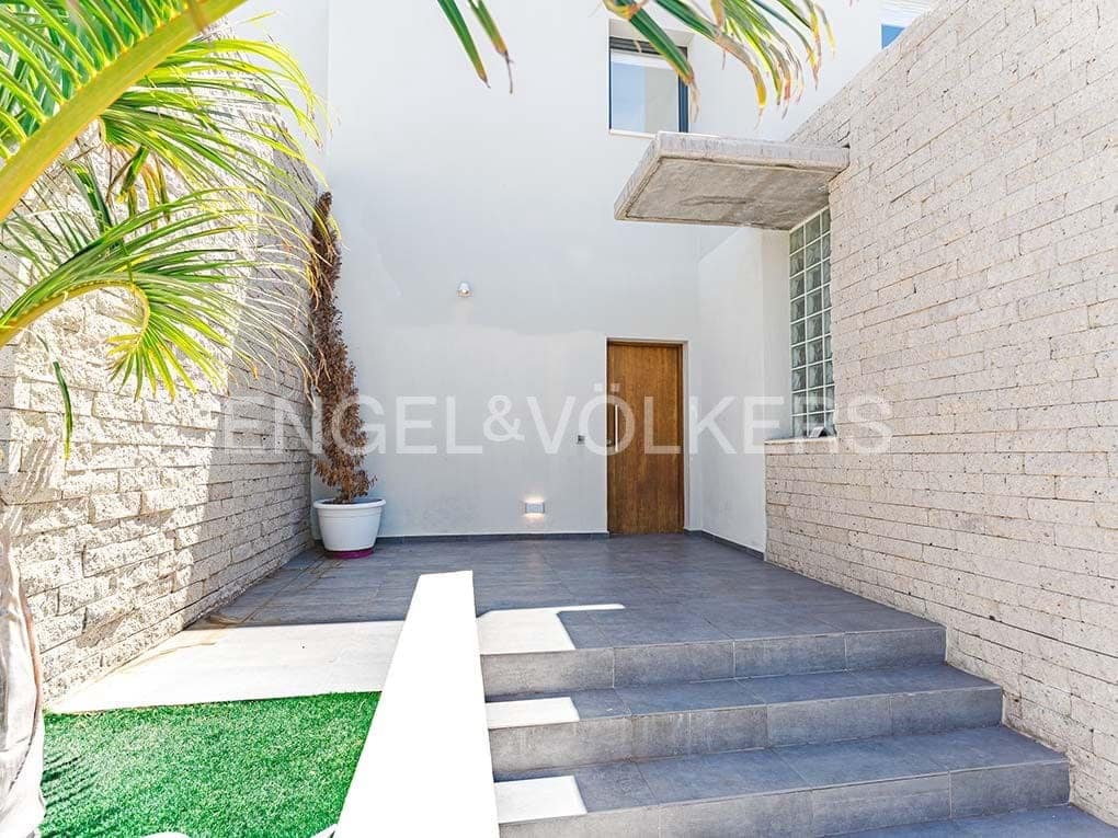 3 bedroom Villa for sale in Costa Adeje with pool garage - € 1,395,000 (Ref: 8354598)
