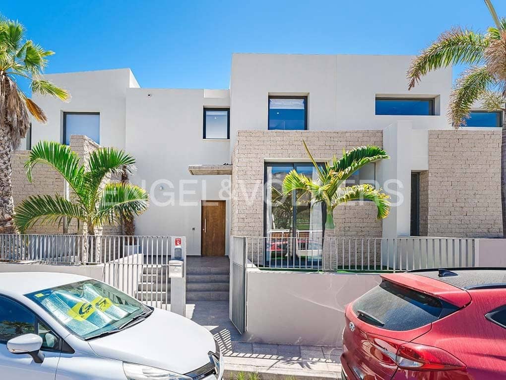 3 bedroom Villa for sale in Costa Adeje with pool garage - € 1,395,000 (Ref: 8354598)