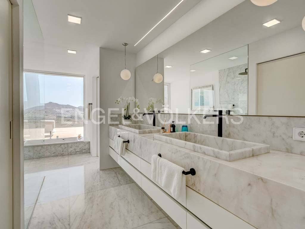 5 soverom Villa til salgs i Costa Adeje med svømmebasseng garasje - € 6 500 000 (Ref: 8389480)