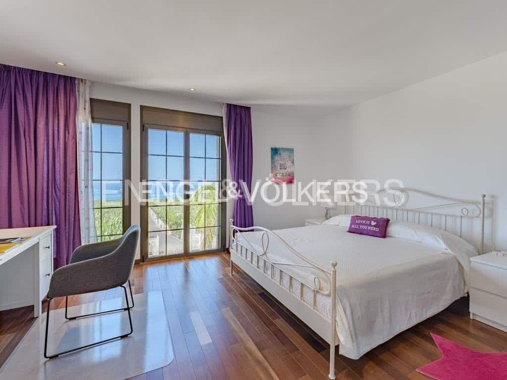 12 soverom Villa til salgs i Alcala med svømmebasseng - € 9 400 000 (Ref: 8437497)