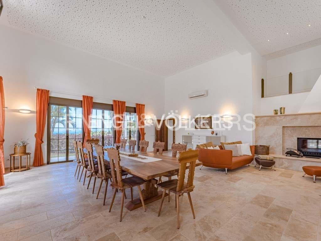 12 soverom Villa til salgs i Alcala med svømmebasseng - € 9 400 000 (Ref: 8437497)