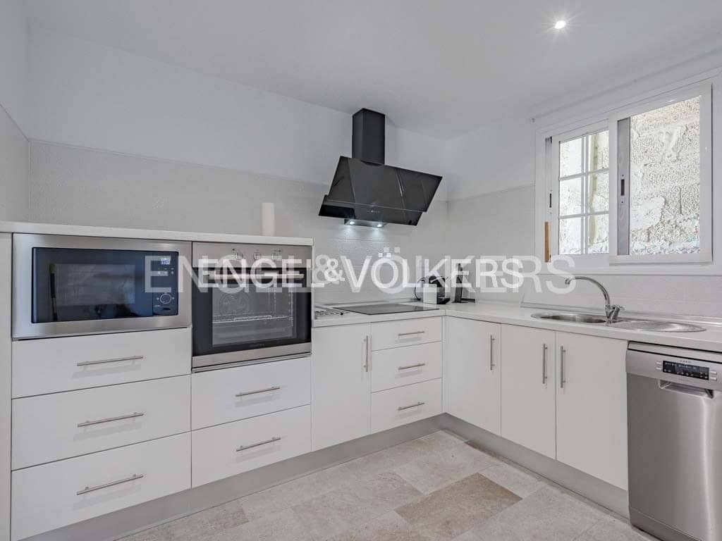 12 soverom Villa til salgs i Alcala med svømmebasseng - € 9 400 000 (Ref: 8437497)