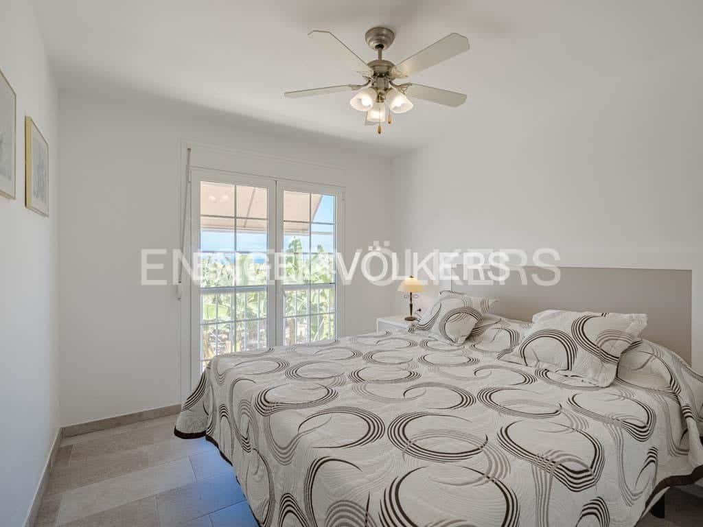 12 soverom Villa til salgs i Alcala med svømmebasseng - € 9 400 000 (Ref: 8437497)