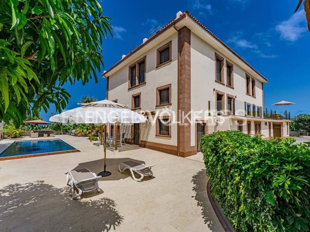 12 soverom Villa til salgs i Alcala med svømmebasseng - € 9 400 000 (Ref: 8437497)