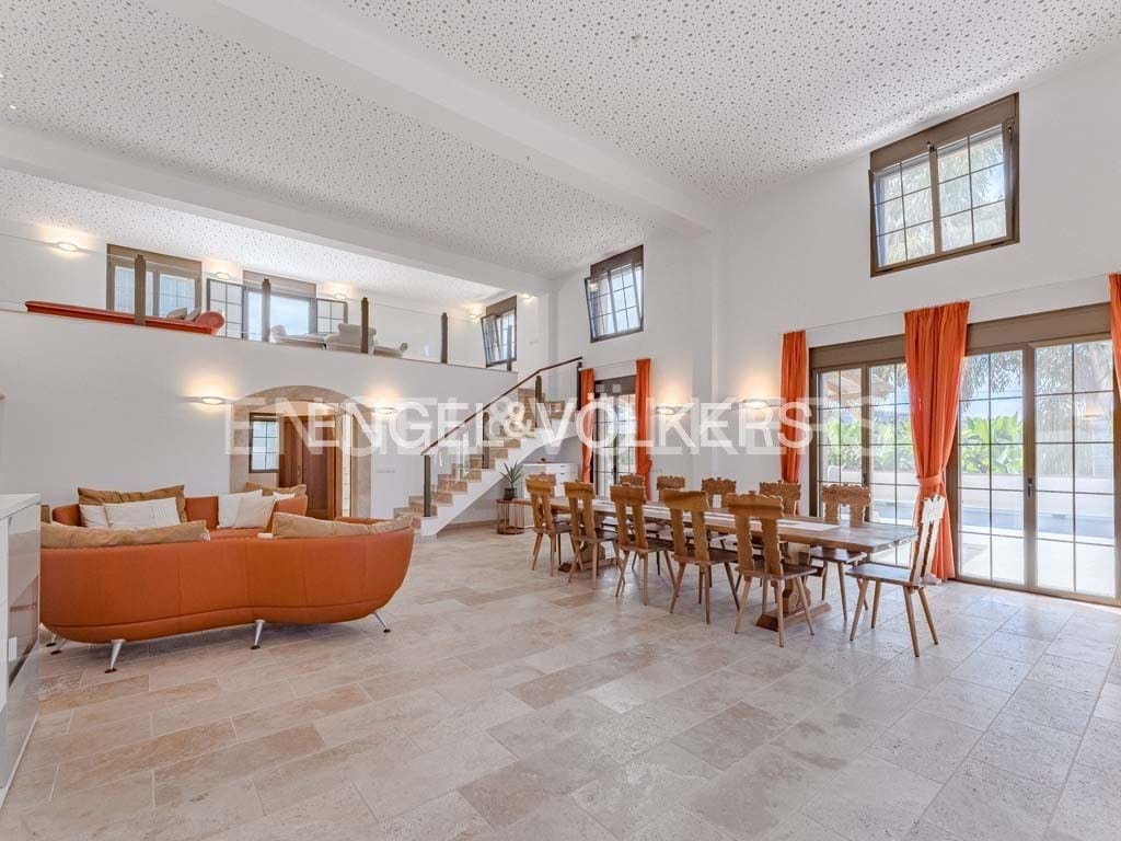 12 soverom Villa til salgs i Alcala med svømmebasseng - € 9 400 000 (Ref: 8437497)