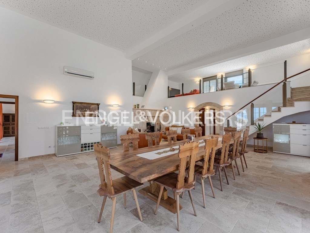 12 soverom Villa til salgs i Alcala med svømmebasseng - € 9 400 000 (Ref: 8437497)