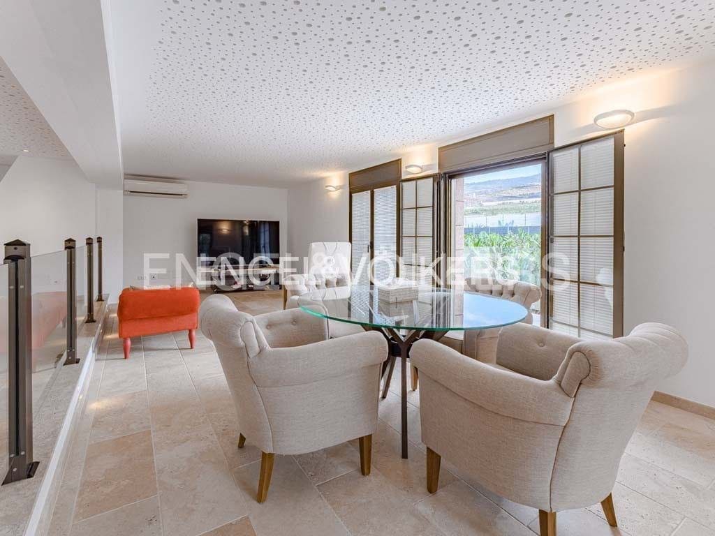 12 soverom Villa til salgs i Alcala med svømmebasseng - € 9 400 000 (Ref: 8437497)