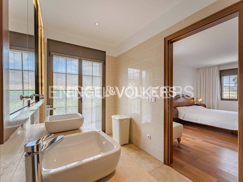 12 soverom Villa til salgs i Alcala med svømmebasseng - € 9 400 000 (Ref: 8437497)