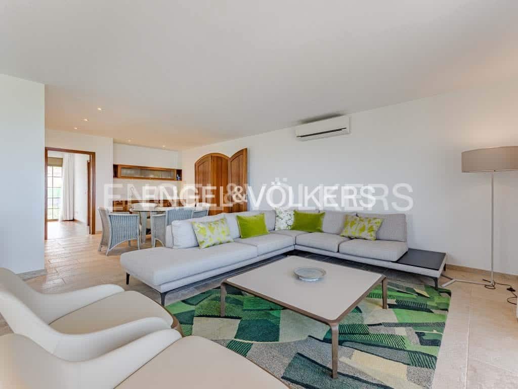 12 soverom Villa til salgs i Alcala med svømmebasseng - € 9 400 000 (Ref: 8437497)