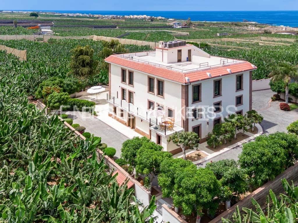 12 soverom Villa til salgs i Alcala med svømmebasseng - € 9 400 000 (Ref: 8437497)