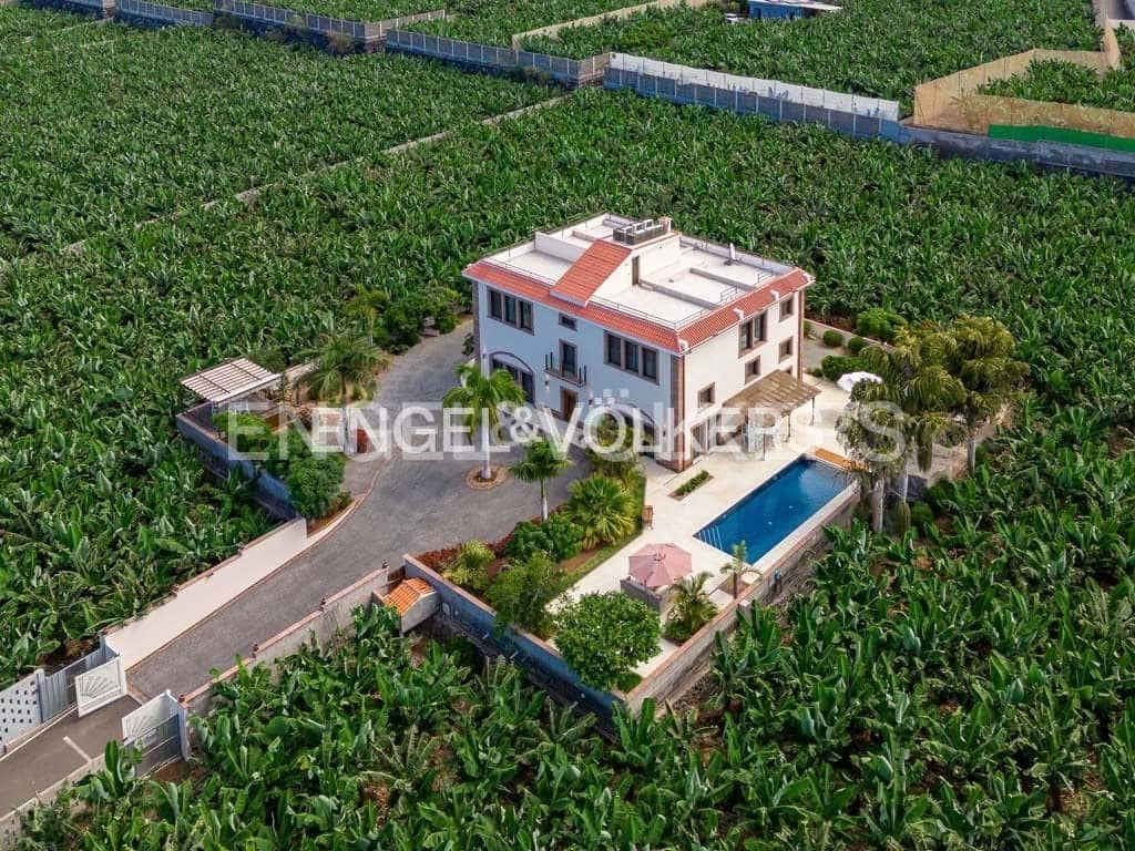 12 soverom Villa til salgs i Alcala med svømmebasseng - € 9 400 000 (Ref: 8437497)