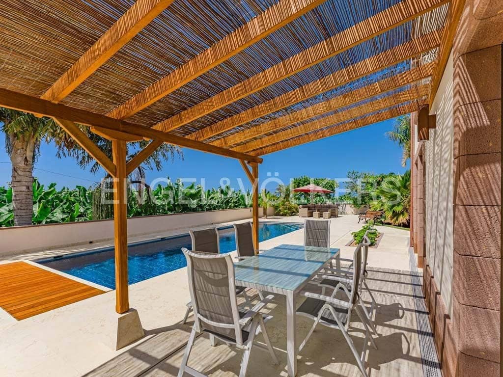 12 soveværelse Villa til salg i Alcala med swimmingpool - € 9.400.000 (Ref: 8437497)