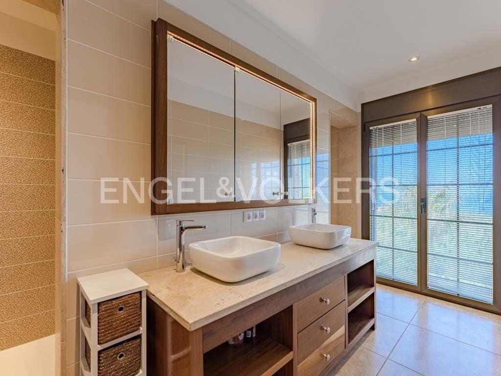 12 soveværelse Villa til salg i Alcala med swimmingpool - € 9.400.000 (Ref: 8437497)