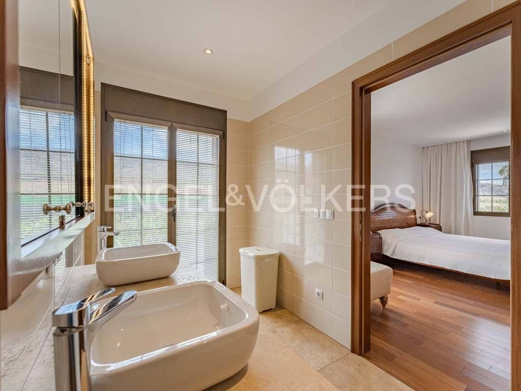 12 soveværelse Villa til salg i Alcala med swimmingpool - € 9.400.000 (Ref: 8437497)