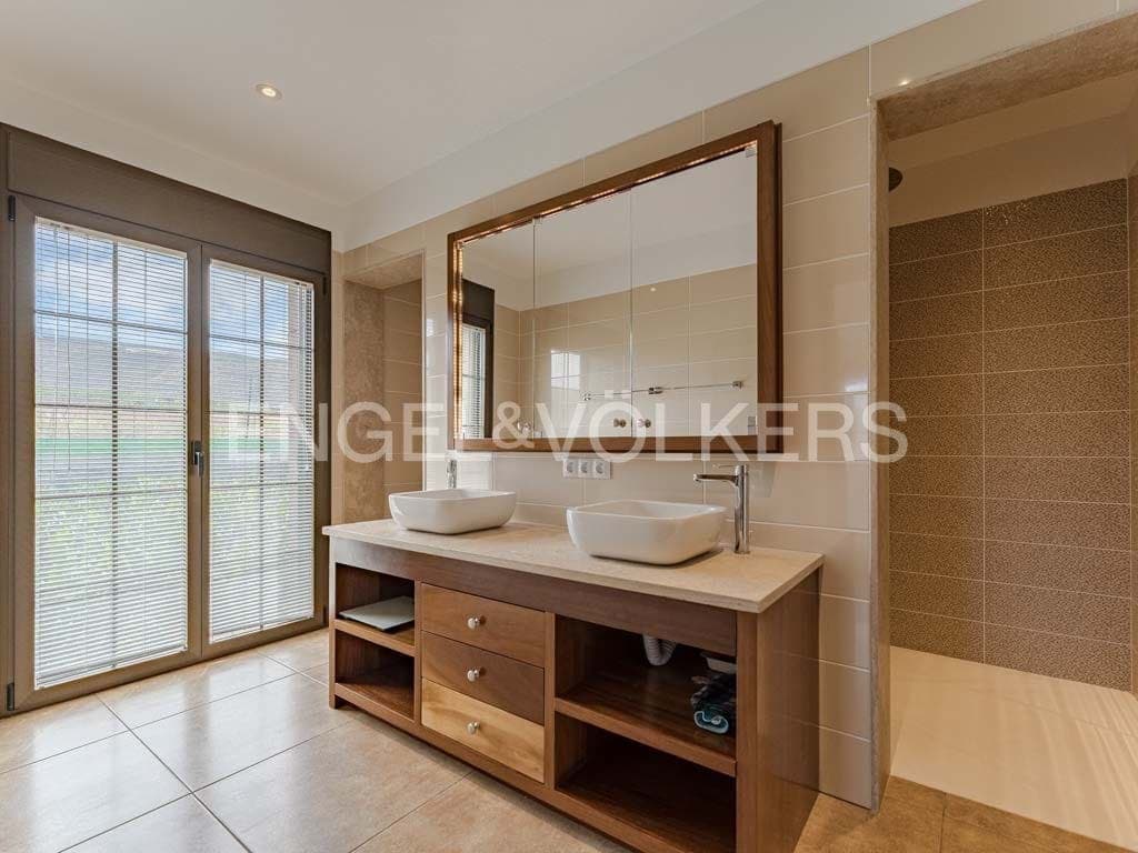 12 soveværelse Villa til salg i Alcala med swimmingpool - € 9.400.000 (Ref: 8437497)