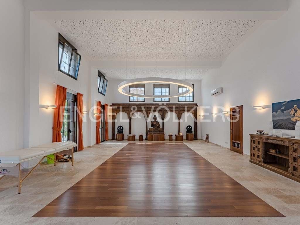 12 soveværelse Villa til salg i Alcala med swimmingpool - € 9.400.000 (Ref: 8437497)