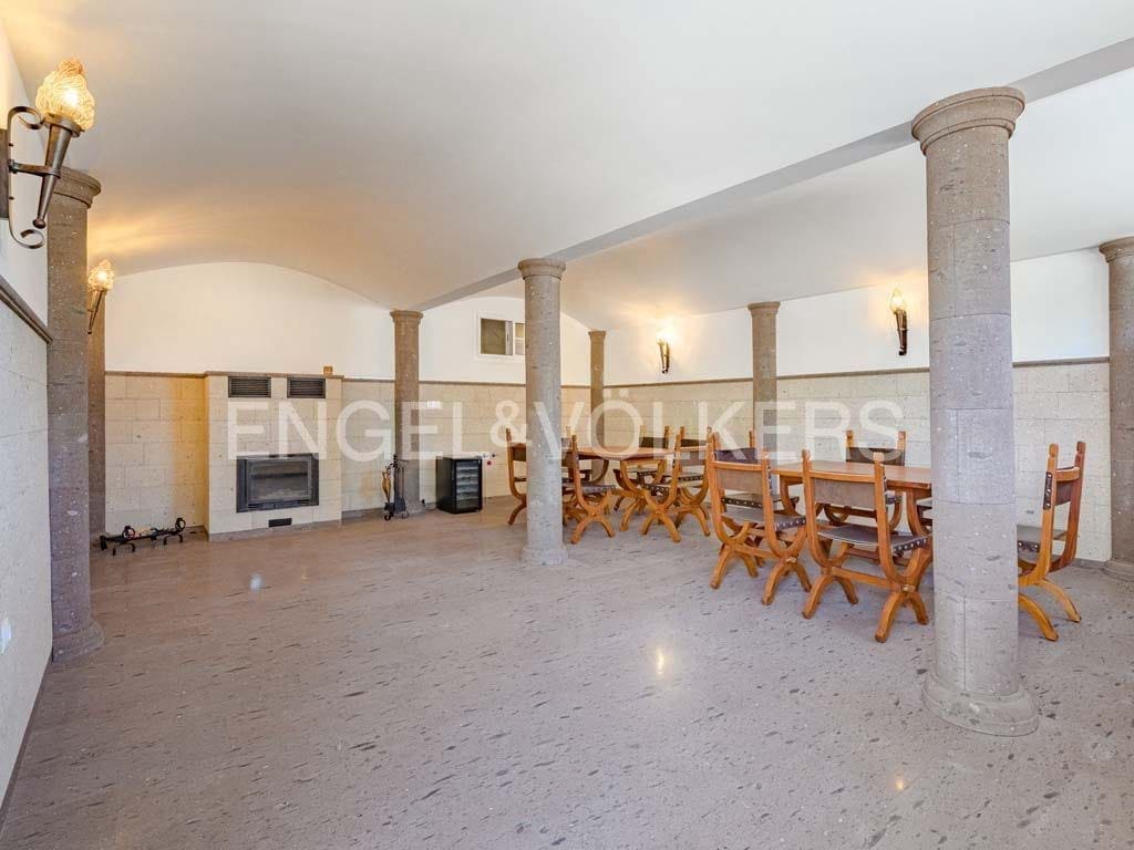 12 soveværelse Villa til salg i Alcala med swimmingpool - € 9.400.000 (Ref: 8437497)