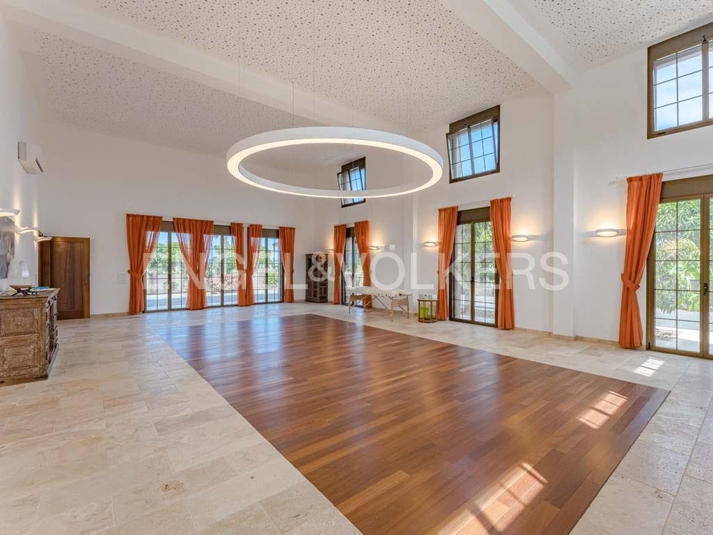 12 soveværelse Villa til salg i Alcala med swimmingpool - € 9.400.000 (Ref: 8437497)