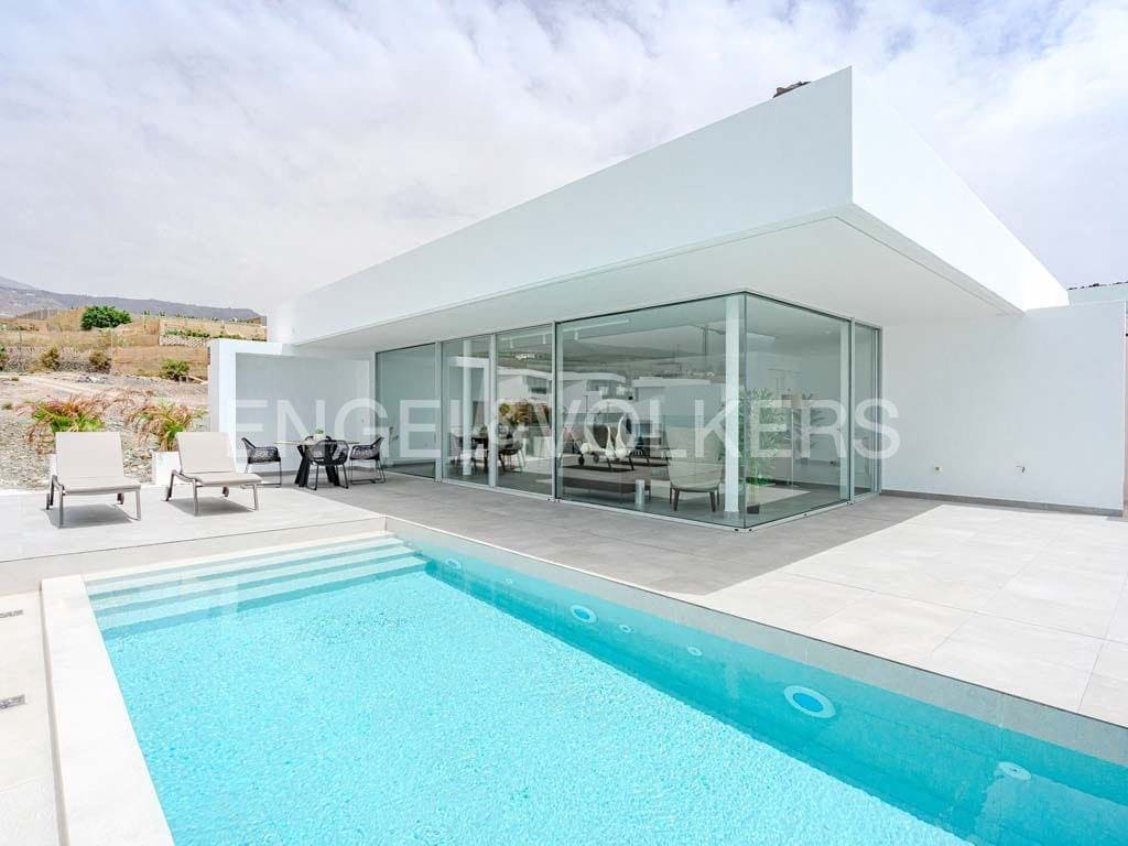 3 soverom Villa til salgs i Costa Adeje med svømmebasseng - € 1 590 000 (Ref: 8500579)