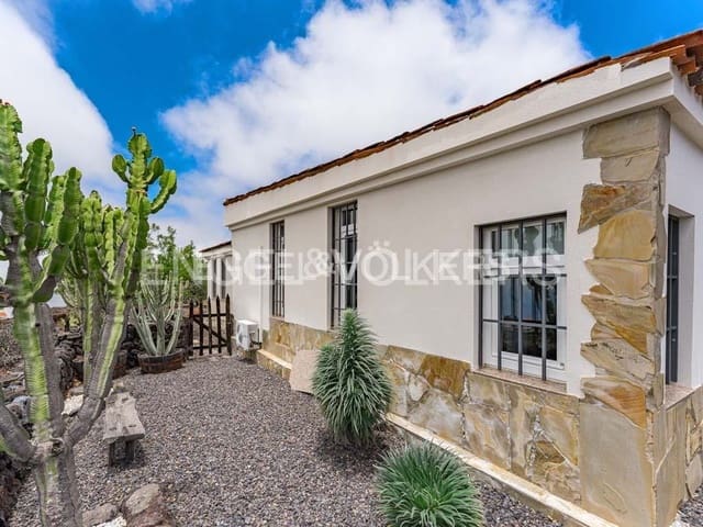 5 slaapkamer Villa te koop in Santiago del Teide met garage - € 995.000 (Ref: 8535991)