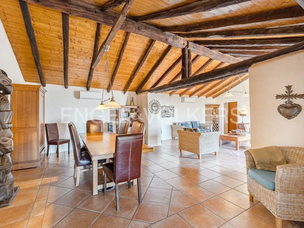 4 soveværelse Villa til salg i Arona med swimmingpool - € 800.000 (Ref: 8562361)