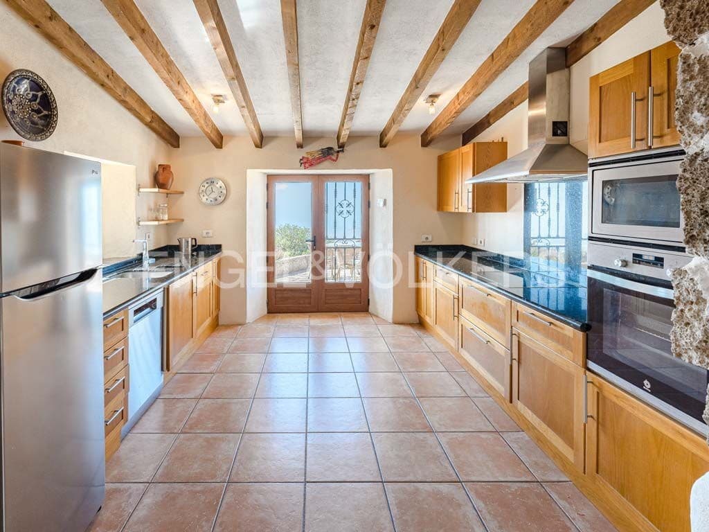 4 soveværelse Villa til salg i Arona med swimmingpool - € 800.000 (Ref: 8562361)