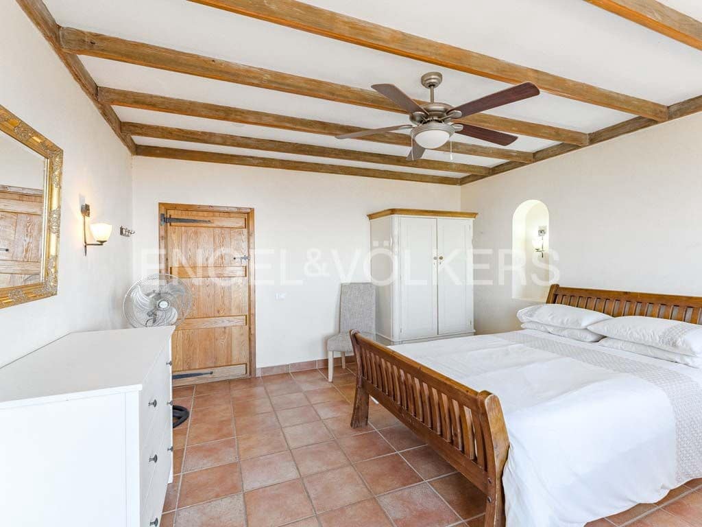 4 soveværelse Villa til salg i Arona med swimmingpool - € 800.000 (Ref: 8562361)