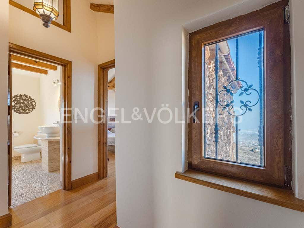 4 soveværelse Villa til salg i Arona med swimmingpool - € 800.000 (Ref: 8562361)