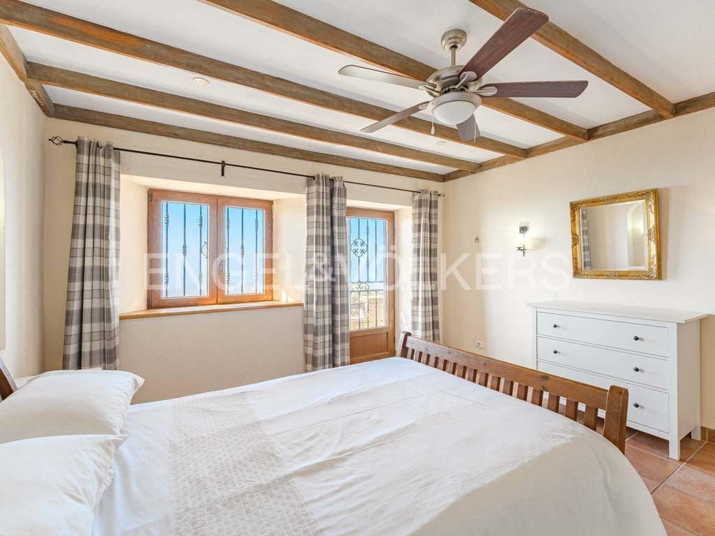 4 soveværelse Villa til salg i Arona med swimmingpool - € 800.000 (Ref: 8562361)