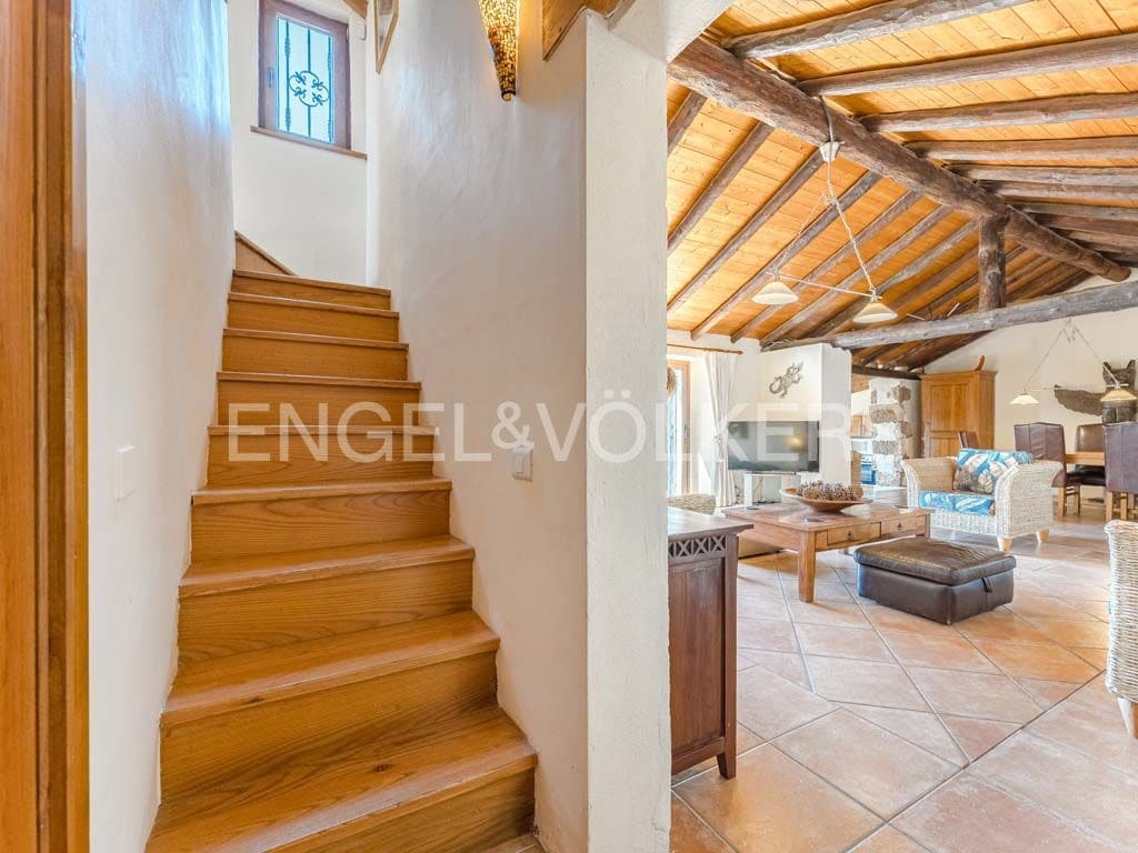 4 soveværelse Villa til salg i Arona med swimmingpool - € 800.000 (Ref: 8562361)