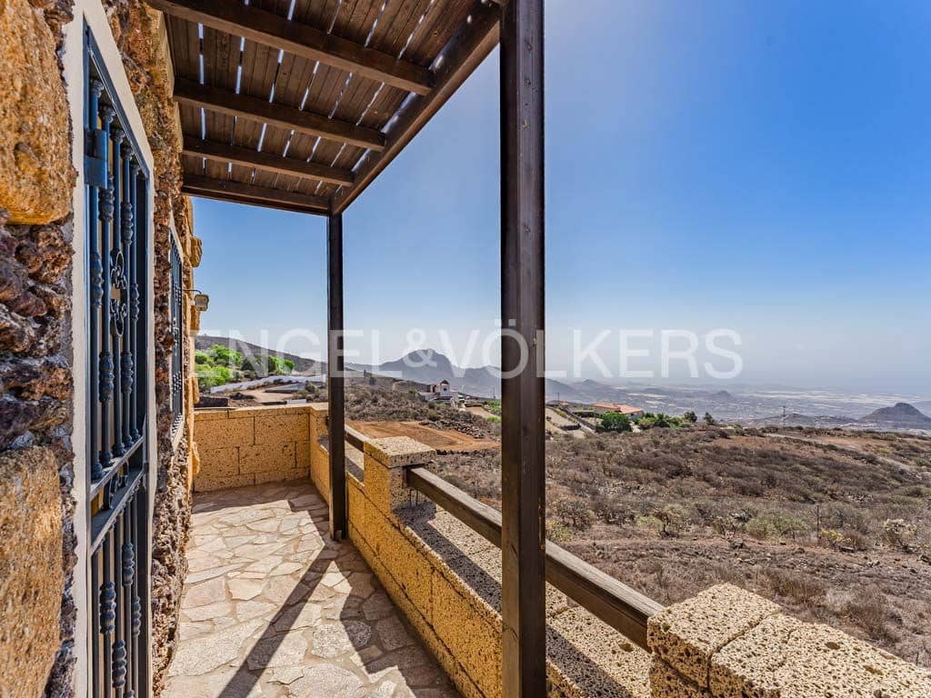 4 soveværelse Villa til salg i Arona med swimmingpool - € 800.000 (Ref: 8562361)