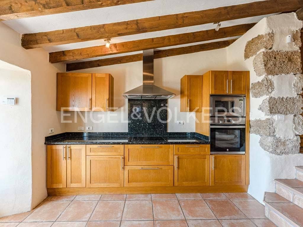 4 soveværelse Villa til salg i Arona med swimmingpool - € 800.000 (Ref: 8562361)