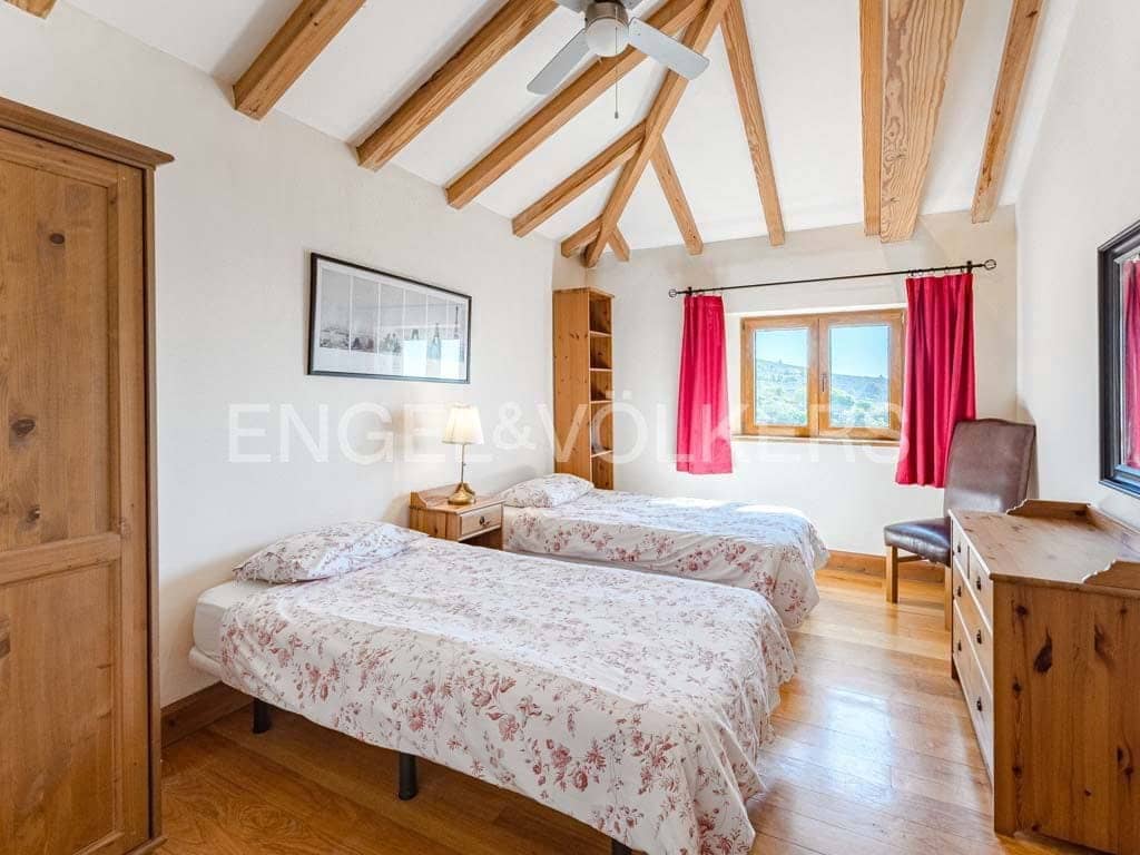 4 soveværelse Villa til salg i Arona med swimmingpool - € 800.000 (Ref: 8562361)