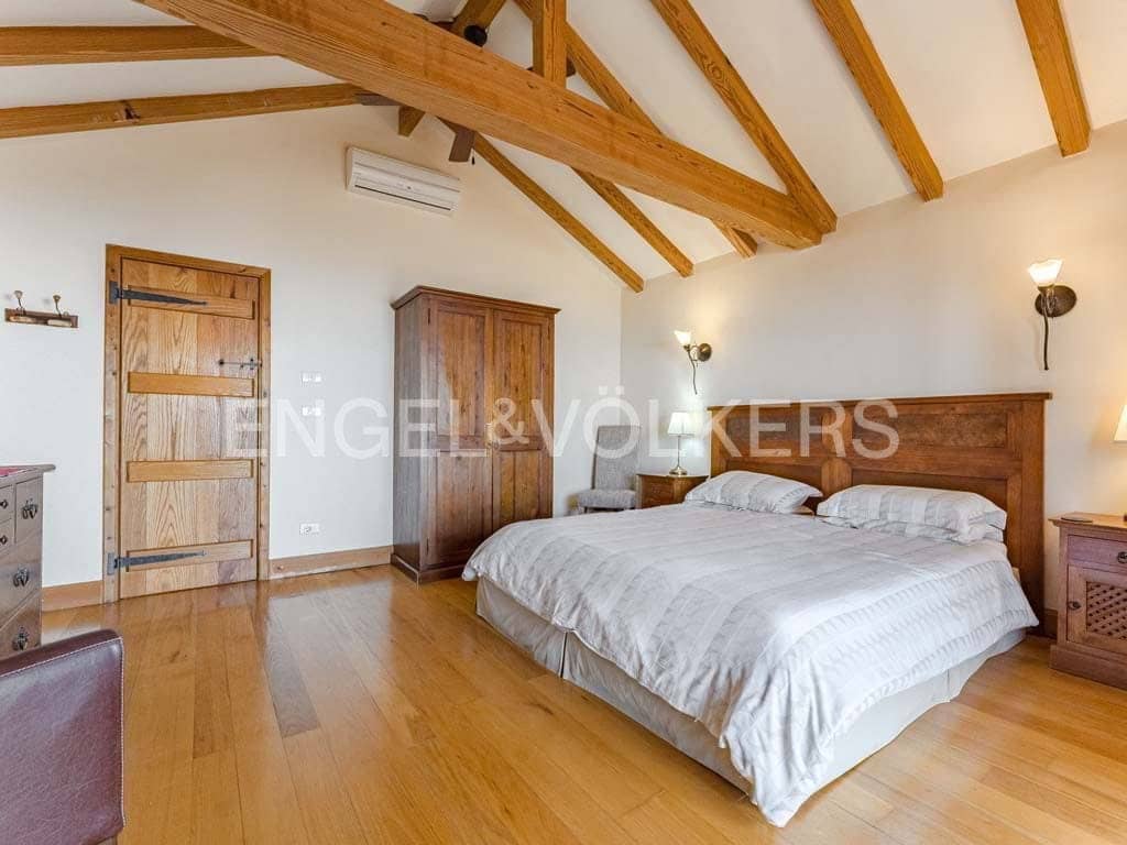 4 soveværelse Villa til salg i Arona med swimmingpool - € 800.000 (Ref: 8562361)