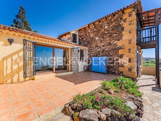 4 soveværelse Villa til salg i Arona med swimmingpool - € 800.000 (Ref: 8562361)