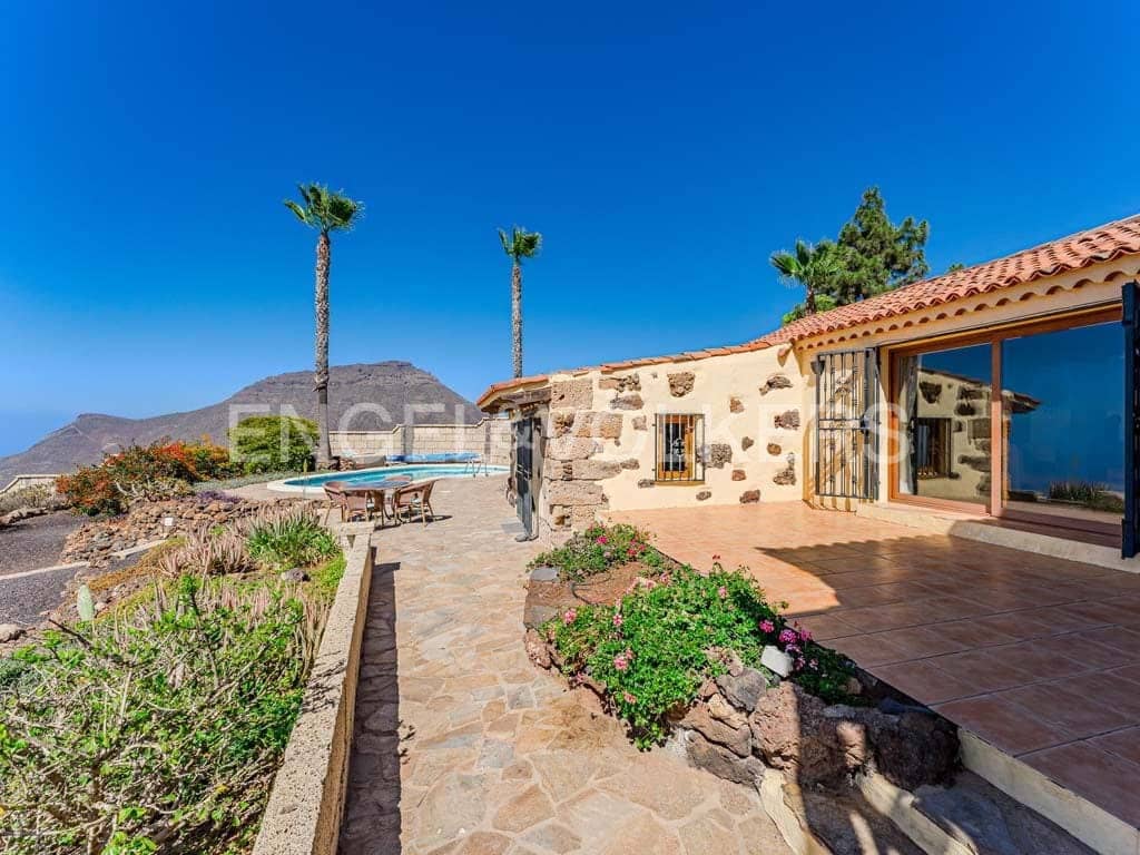 4 soveværelse Villa til salg i Arona med swimmingpool - € 800.000 (Ref: 8562361)