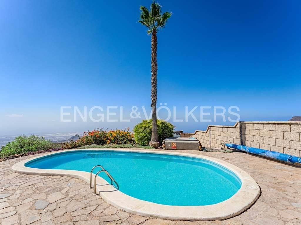 4 soveværelse Villa til salg i Arona med swimmingpool - € 800.000 (Ref: 8562361)