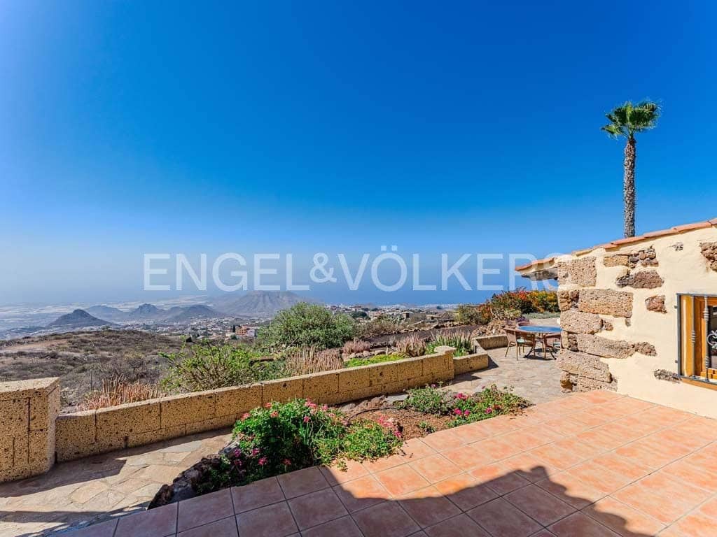 4 soveværelse Villa til salg i Arona med swimmingpool - € 800.000 (Ref: 8562361)