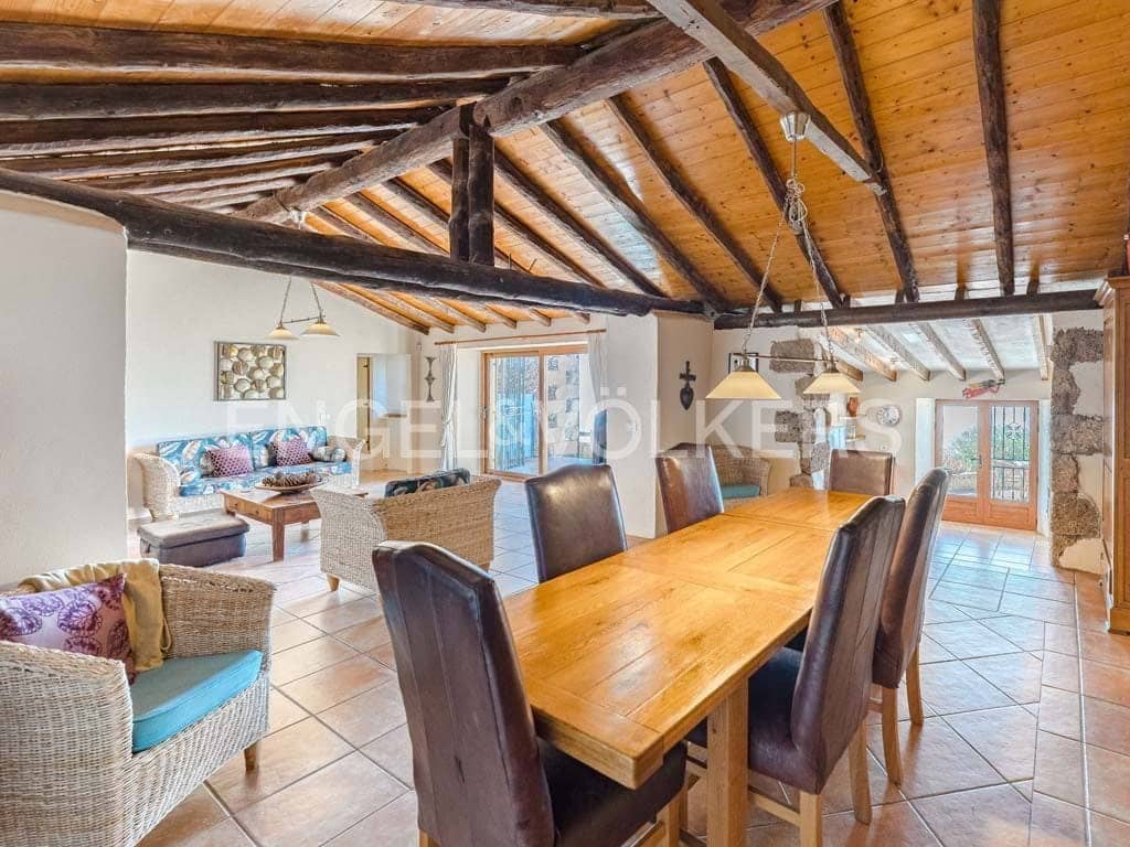 4 soveværelse Villa til salg i Arona med swimmingpool - € 800.000 (Ref: 8562361)