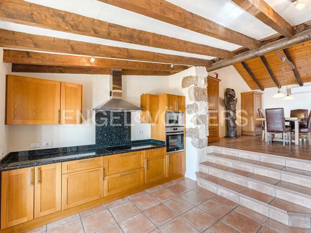 4 soveværelse Villa til salg i Arona med swimmingpool - € 800.000 (Ref: 8562361)